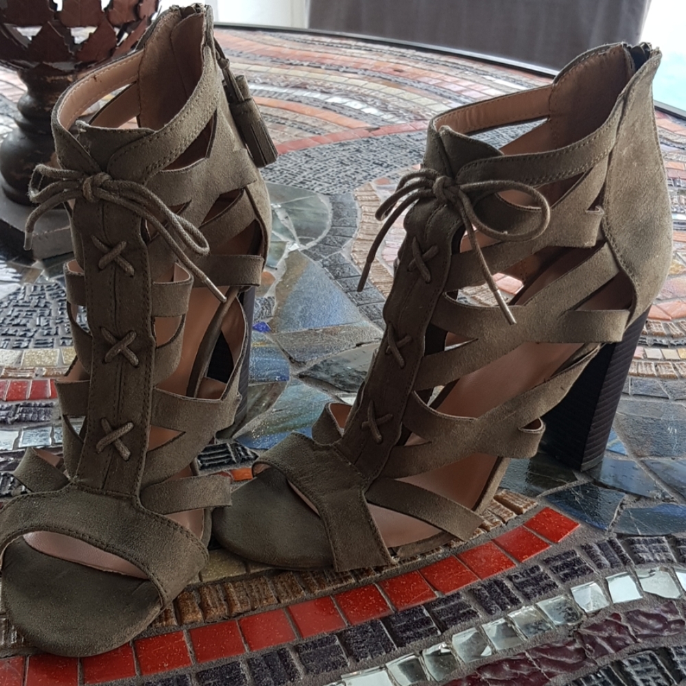 Parker And Sky womens Heels sz 8